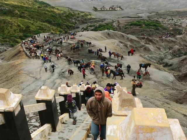 中国游客受歧视?为何不允许接近当地女孩儿?