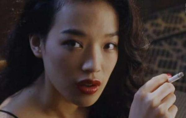 盘点娱乐圈爱抽烟女演员,郑爽杨颖人设崩塌,倪