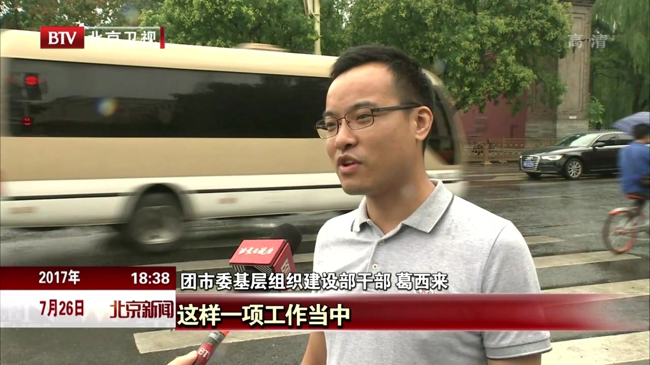 礼让一小步  文明一大步  10家单位志愿者上街守护斑马线