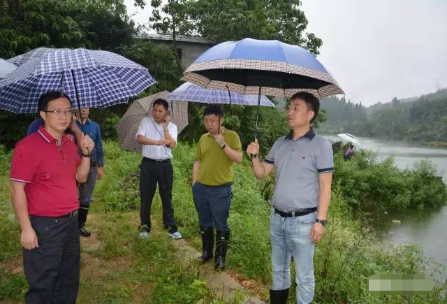 湖南新邵县领导分赴乡镇指导防汛扶贫等多项工