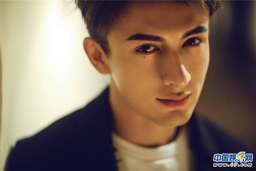 改编自大热ip《天才小毒妃》,现场三位主演分享各自的角色定位,米热