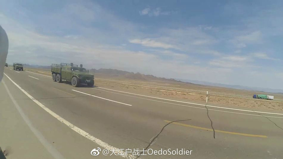 新猛士装甲运输车现身新疆:有单双门两版本 新猛士装甲运输车现身新疆:有单双门两版本