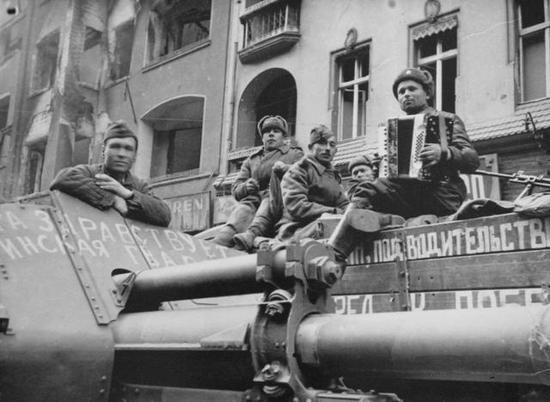 二战苏联炮兵颇受赞誉 规模少于德军全靠一新炮救场
