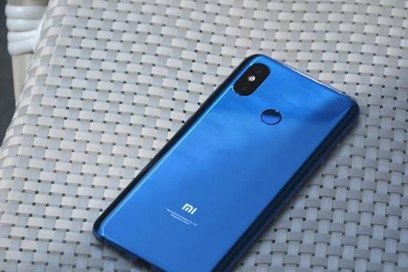 小米8耗电少充电快,最重要的是不卡顿