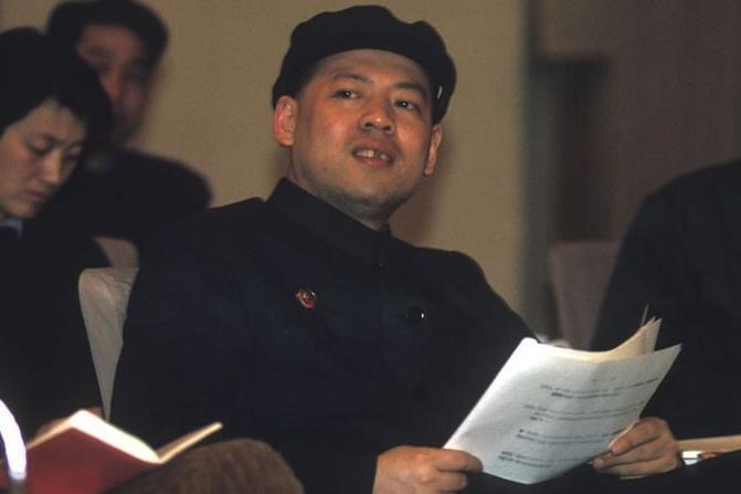 姚文元在被隔离审查前是中央政治局委员,他所知道的许多"机密"都比