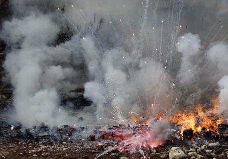 快过年了,有些农村地区为何不能放烟花爆竹,专