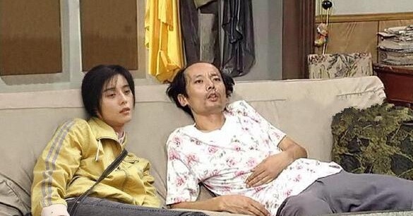 “京瘫”式坐姿严重影响身体健康 “京瘫”式坐姿严重影响身体健康