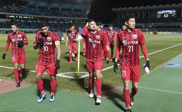 广州恒大泯然众人,18赛季中超谁能夺冠?