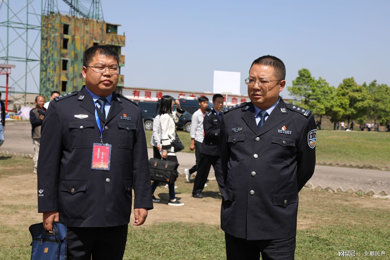 常務副局長李開祥說,邀請轄區群眾參與警民懇談活動是西秀區公安分局