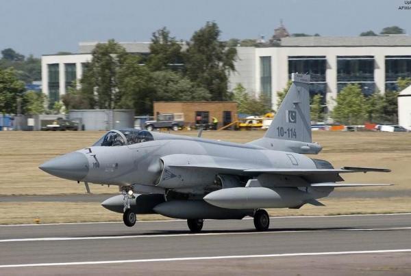 巴基斯坦向斯里兰卡推销:买1架枭龙送1架歼7