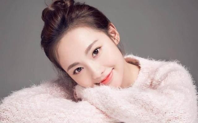 张嘉倪富二代老公晒出结婚照,领证日期有深意