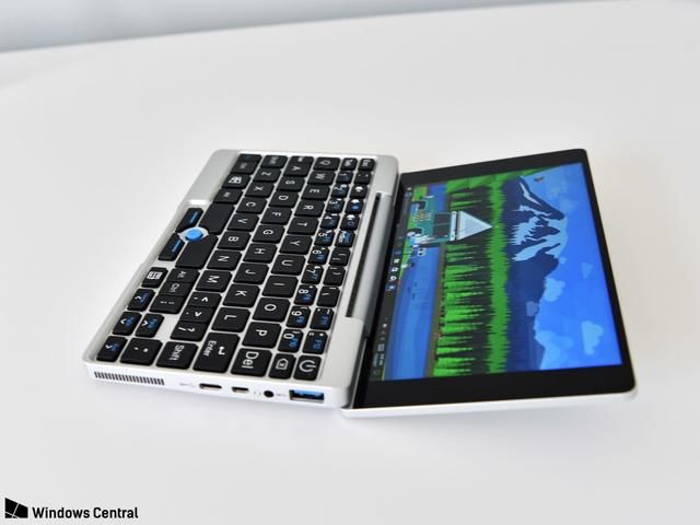 老外评价这是飞机上最好用的迷你电脑,微软苹