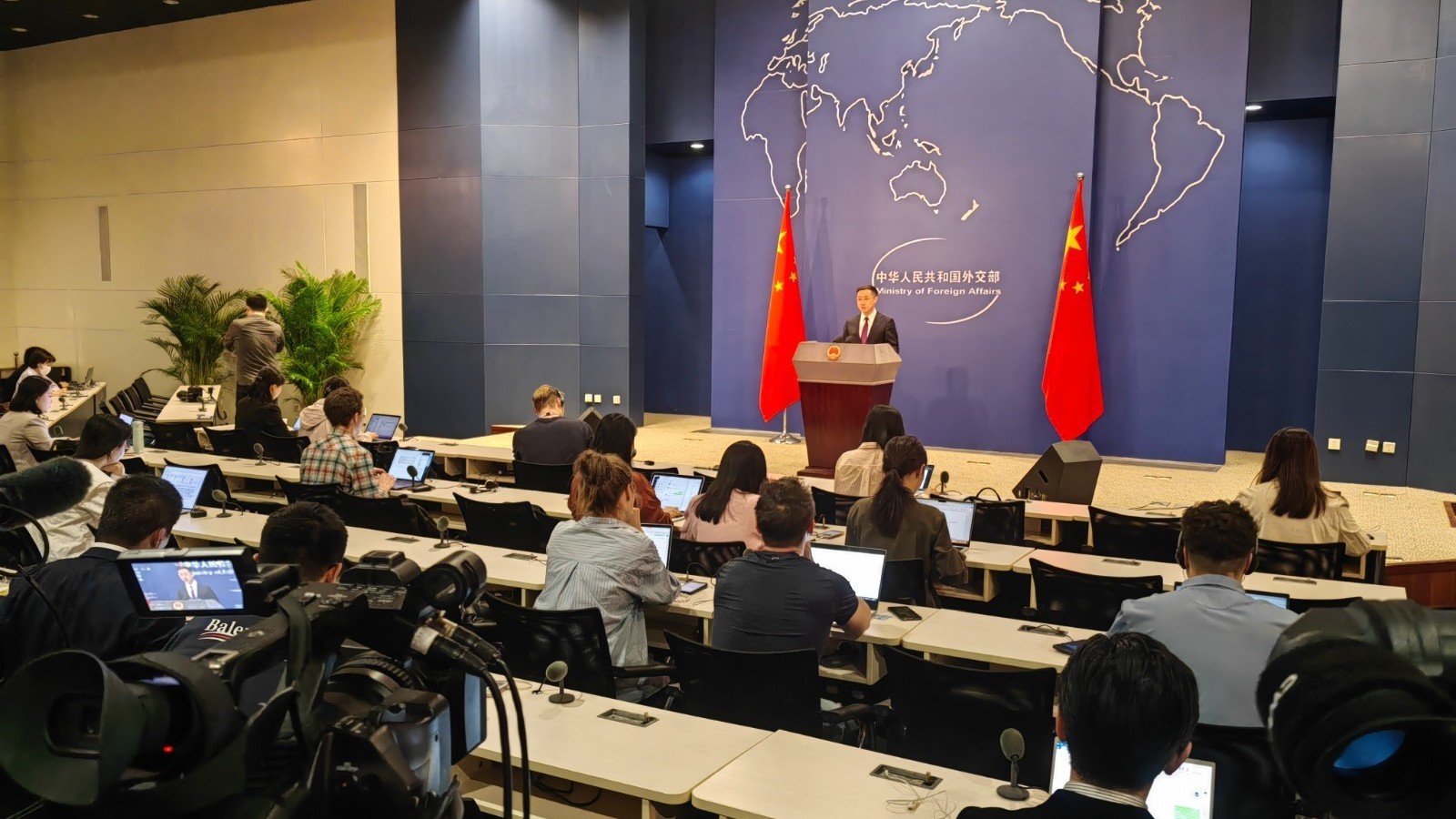外交部回应：澳大利亚发布国防战略并提到了中国