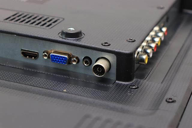 我们拆解了一台900块的42英寸的拼多多电视,