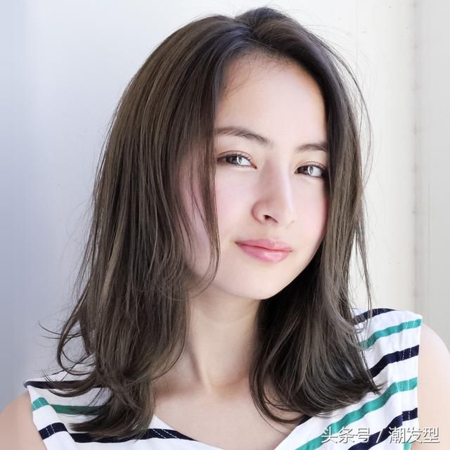 13款适合圆脸女生的中长发发型,大圆脸做这几