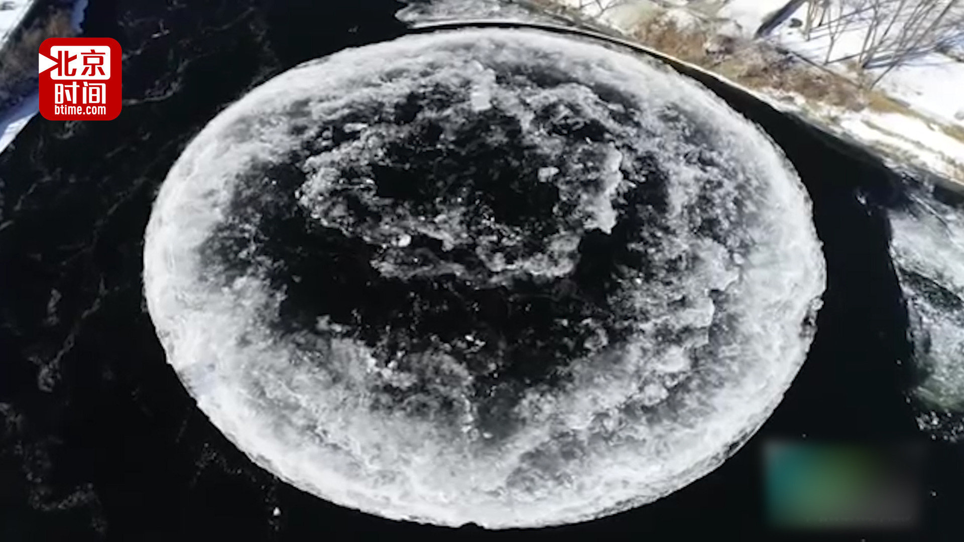 美国惊现神秘巨大冰盘!高空俯瞰犹如外太空看地球 美国惊现神秘巨大冰盘!高空俯瞰犹如外太空看地球