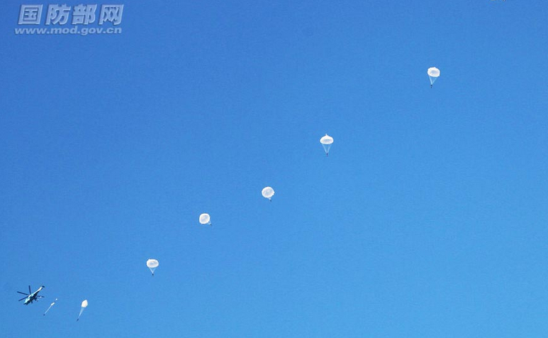 “空降排-2017”首个比赛课目中国队居榜首 “空降排-2017”首个比赛课目中国队居榜首