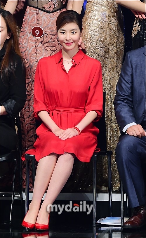 新浪娱乐讯 7月7日下午,2017韩国小姐选拔大赛在首尔举行,来自京畿道