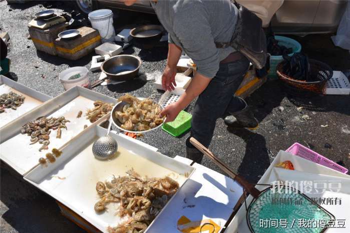 实拍河北保定最大早市 人山人海 附近居民喜忧