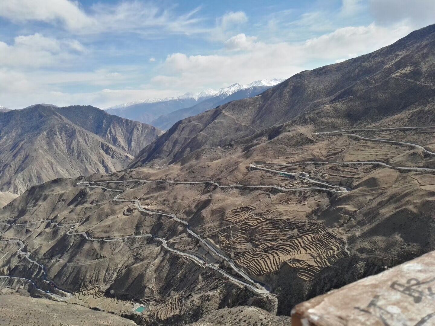 昌都位于西藏东部,是川藏公路和滇藏公路的必经之地,这里道路弯弯曲曲