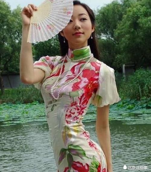 女星穿旗袍,韩雪性感,杨幂端庄,李宇春高冷,她最