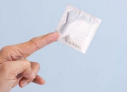 带避孕套能防止梅毒吗,带避孕套感染艾滋病几