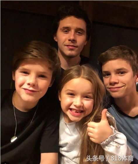 贝克汉姆一家为贝嫂庆生!小七唱生日歌萌化了