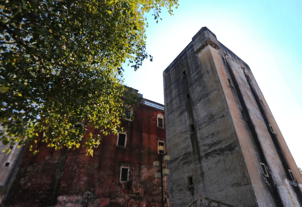 深圳曾经的小香港,如今一片荒芜,仅两人留守