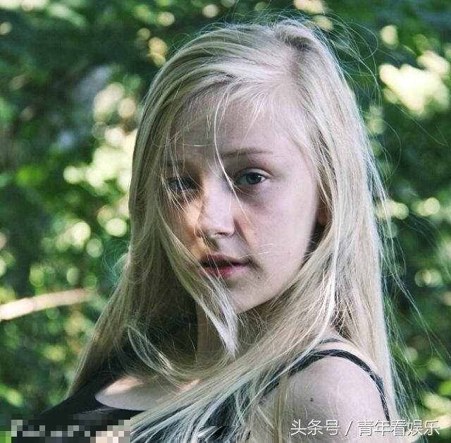 14岁走红的丹麦天使晒东南亚长相男友合照 网