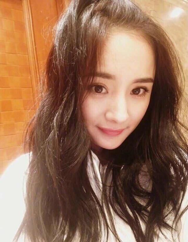 半个娱乐圈的女明星都剪了短发,有人却偏偏将