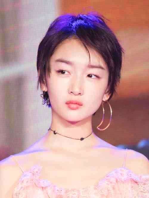 周冬雨曾自嘲平胸是什么原因 还原事件的始末终于真相了