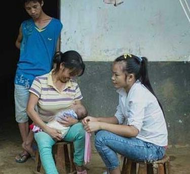 10岁女孩成妈妈 12岁女孩就嫁人生子是什么样