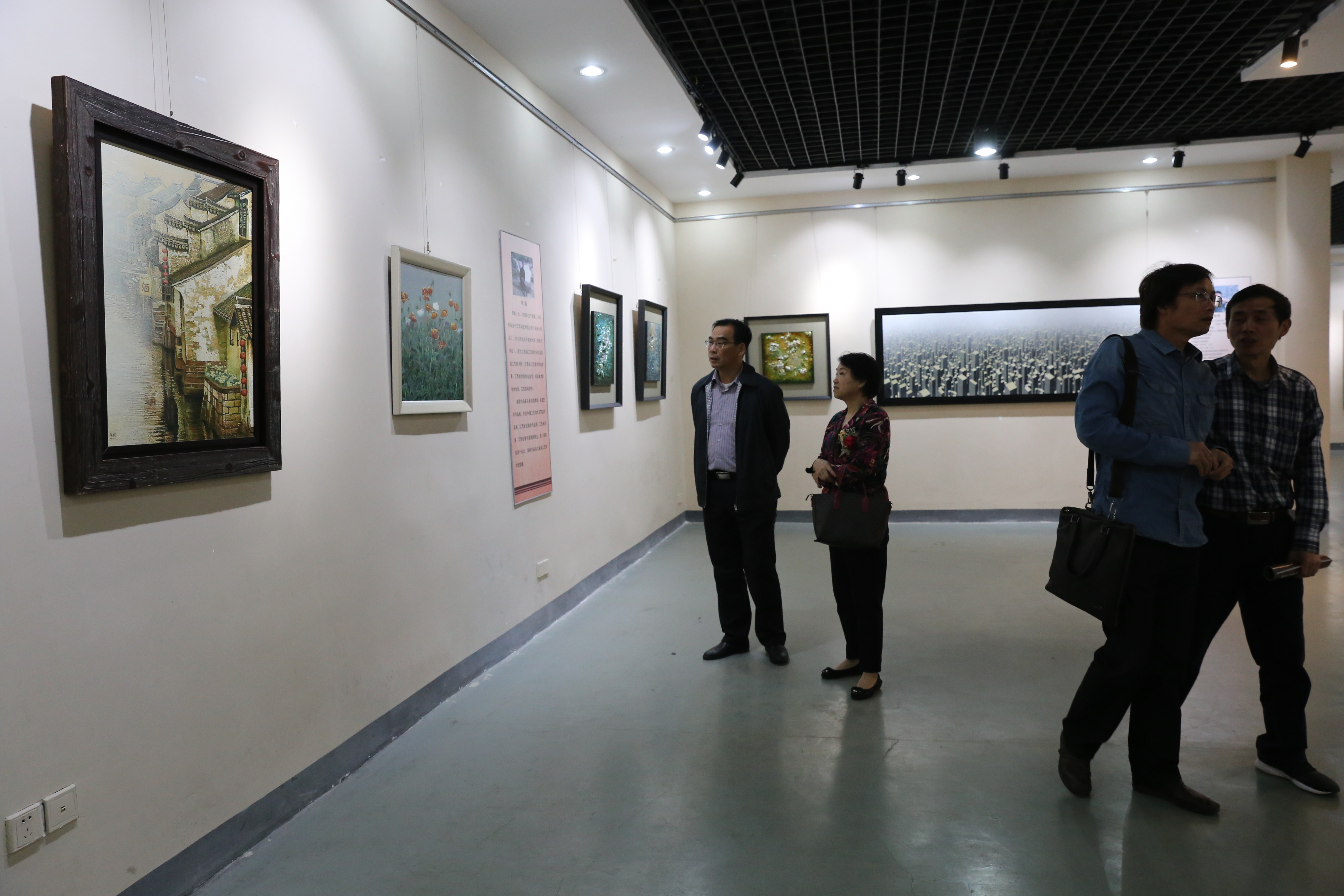 江西省工艺美术馆举行陈晓明、肖颖等5人美术作品展 江西省工艺美术馆举行陈晓明、肖颖等5人美术作品展