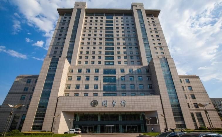 这两所大学只是211,文科录取分数线却在多个省