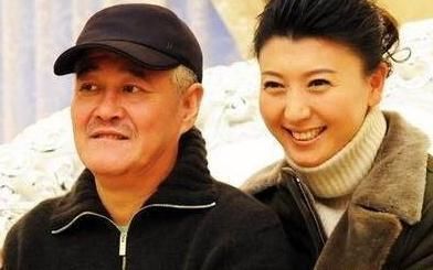 出身农村著名孝子,与赵本山闹翻,老公身家过亿