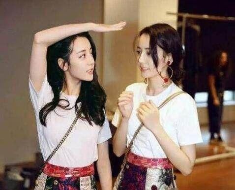 都说谢娜和迪丽热巴的蜡像最逼真,我认为邓紫