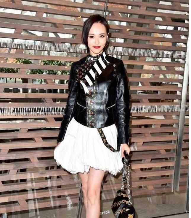 同样穿皮衣皮裤,赵丽颖秒杀郑爽,衣品女王杨幂