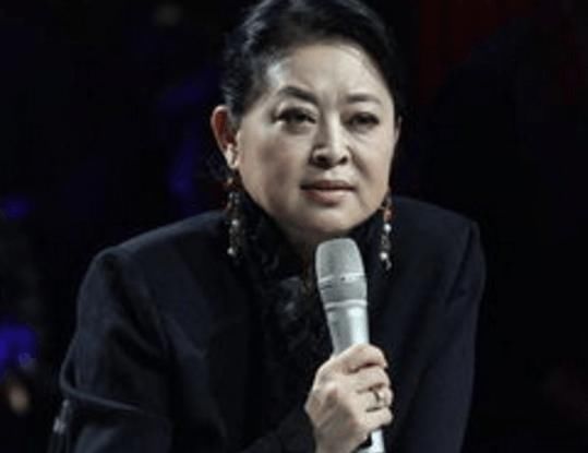 倪萍生日当天宣布退出《等着我》,网友送祝福