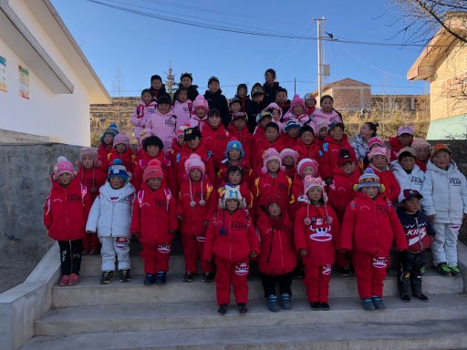 内涵段子甘肃段友俱乐部为希望小学送去御寒