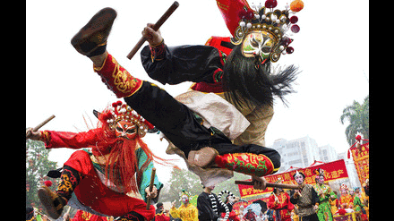 又燃又飒!“非遗” 潮汕英歌舞 气势澎湃过大年→ 又燃又飒!“非遗” 潮汕英歌舞 气势澎湃过大年→