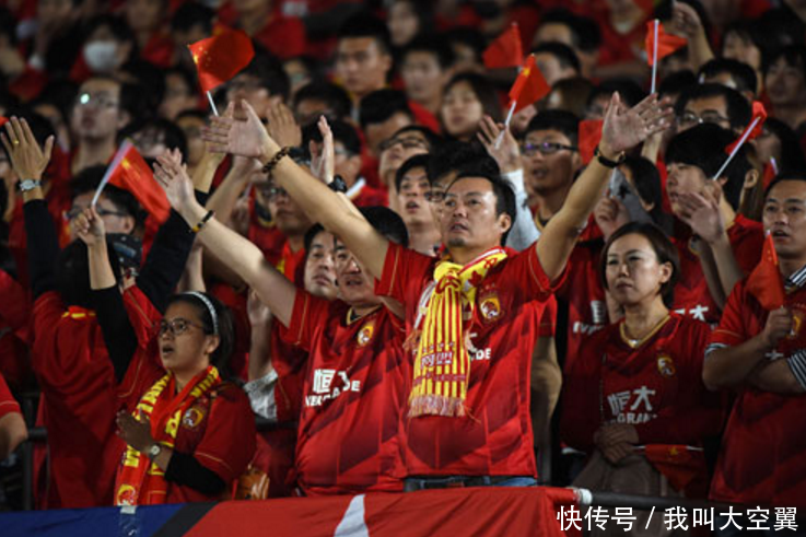 不满!足协杯上港武磊奥斯卡伤退,网友痛批:球队