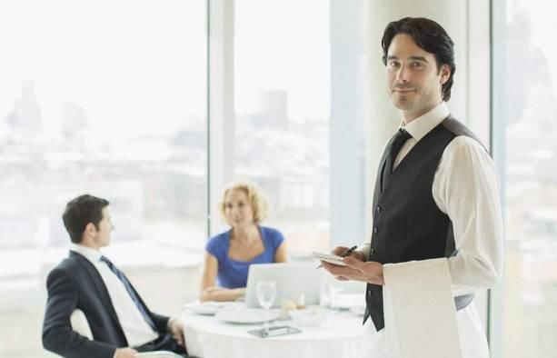 服务员每天不知道做什么?把这个发给她看!