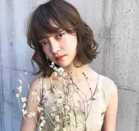 2018要火的5款发型,羊毛卷和耳坠短发简直美