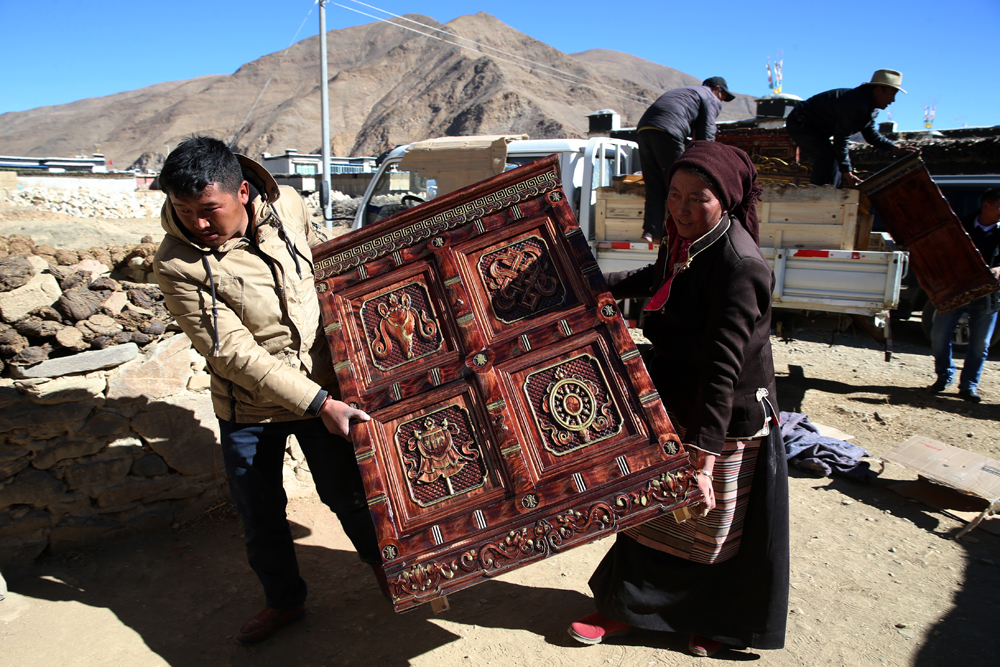 春风化雨暖人心-加央曲扎扶贫记