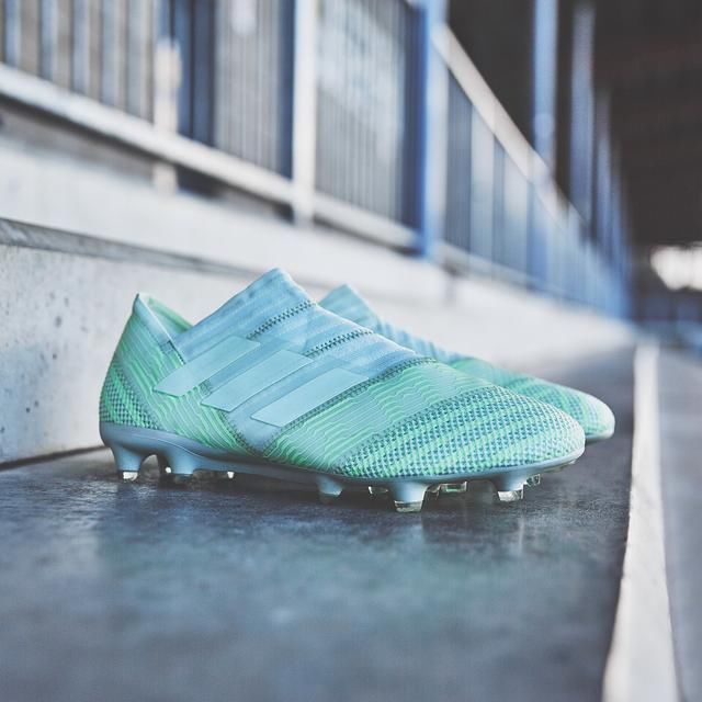 梅西、萨拉赫告诉你穿什么足球鞋能成为球场王