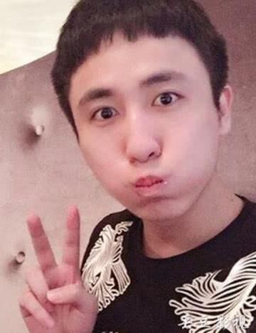 斗鱼2亿骚白被爆欺骗全网:连胜261场刷上去的,每位演员10万元!