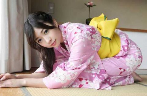 日本少女和服背后的小包包里面到底装的什么?