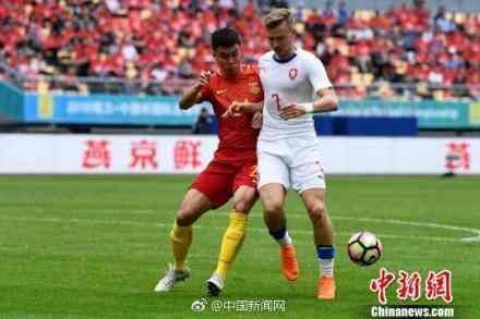 赵旭日回应六块腹肌:国足的努力没人看到