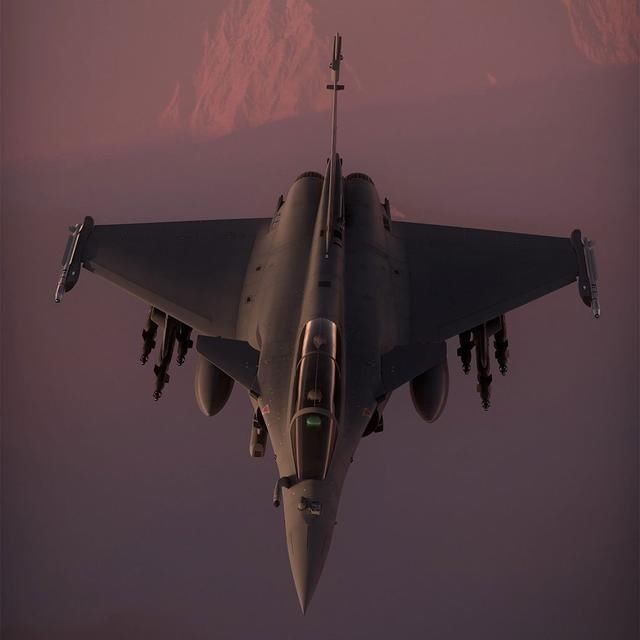 卡塔尔大举买法国战机防备沙特,美国一边支持