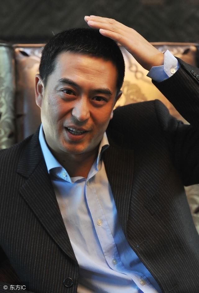 流氓步创始人张嘉译,大度回应走路被恶搞风波